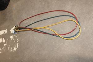 lot 123 image: HVAC Refrigerant Manifold Gauge Set with Hoses