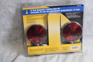 lot 129 image: 12 Volt Magnetic Towing Light Kit
