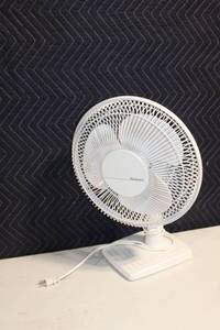 lot 170 image: Holmes White Oscillating Table Fan