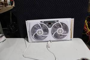 lot 171 image: Polar-Air Dual Fan Window Exhaust System