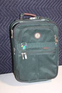 lot 178 image: Olympia Elegance Green Rolling Suitcase with Locks