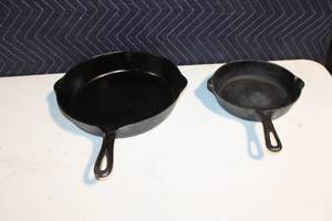 lot 191 image: Griswold Cast Iron Skillet Set with Erie PA Markings