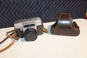lot 192 image: Vintage Nikkorex 35mm Film Camera with Leather Case