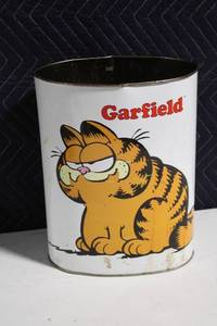 lot 207 image: Vintage Garfield Metal Trash Bin