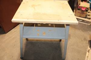 lot 246 image: Industrial Metal Workbench Table with Lower Shelf