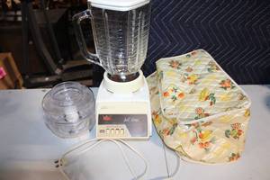 lot 260 image: Osterizer Dual Range 8 Blender with Accessories and Carrying Bag