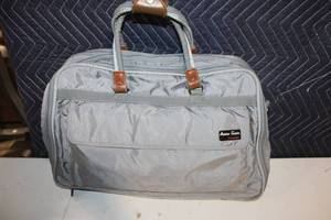 lot 264 image: Austin House Softside Travel Bag