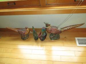 lot 8 image: Hand carved and painted rooster fig...