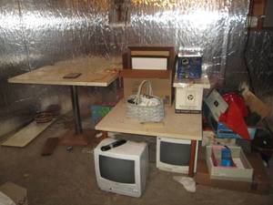lot 53 image: 2 Tables, Decor, vintage RCA video ...