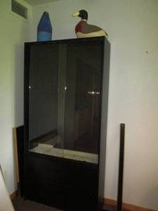 lot 70 image: Wood display case with locking glas...