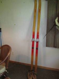 lot 74 image: Vintage Head T 31092 wood cross cou...