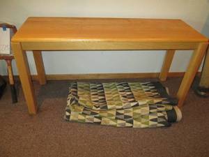 lot 75 image: Entry table 54 x 18 x 26 and rug...