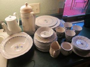 lot 156 image: Floral themed Nikko tableware with ...
