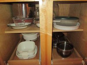 lot 162 image: Corningware assortment, metal mixin...
