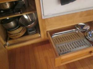 lot 163 image: Metal mixing bowls and bakeware, st...