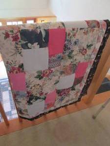 lot 204 image: Beautiful hand crafted quilt...