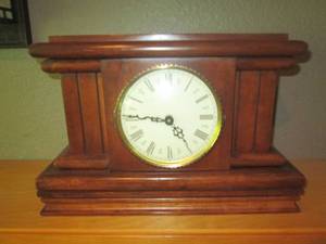 lot 236 image: Mantle clock...