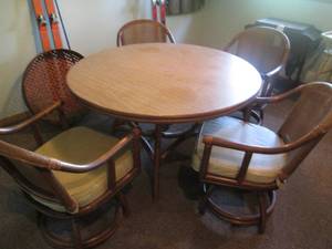 lot 251 image: Wicker Patio framed round table wit...