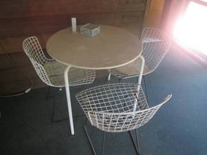 lot 252 image: Metal patio set with 3 chairs...