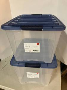 lot 73 image: Iris Stack & Pull Totes