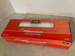 lot 131 image: Heavyweight Plastic Forks