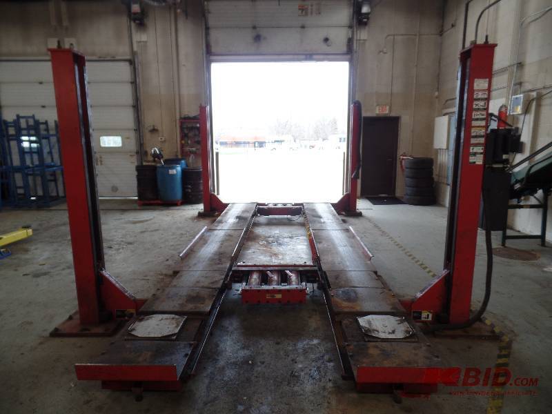 lot 1 image: Hunter Car Lift & Alignment Machine