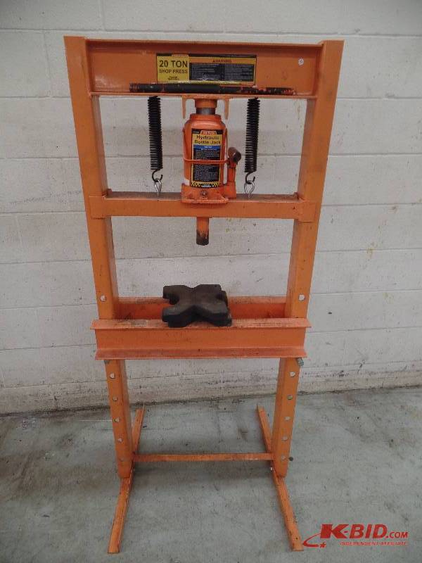 lot 17 image: Shop Press