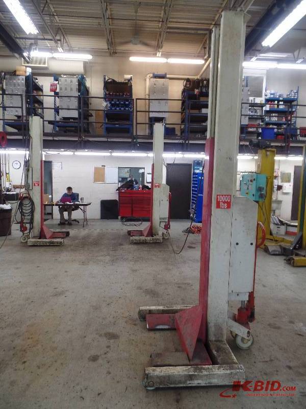 lot 3 image: Stertil Car Lift