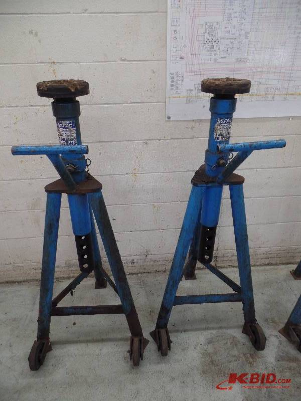 lot 27 image: Jack Stands