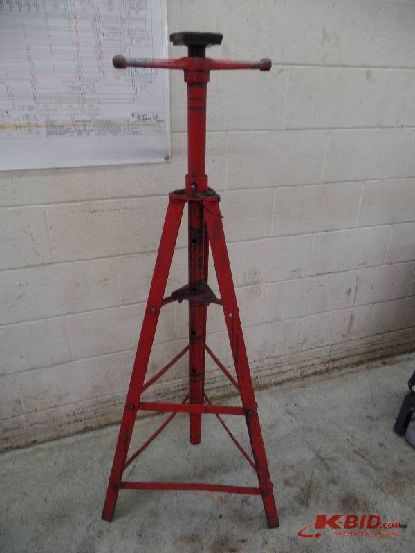 lot 29 image: Jack Stand
