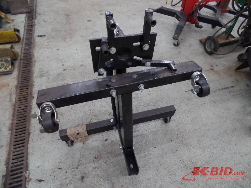 lot 30 image: Engine Stand