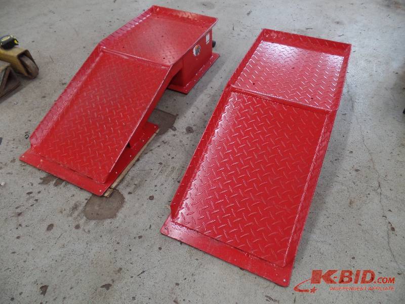 lot 38 image: Truck Ramps