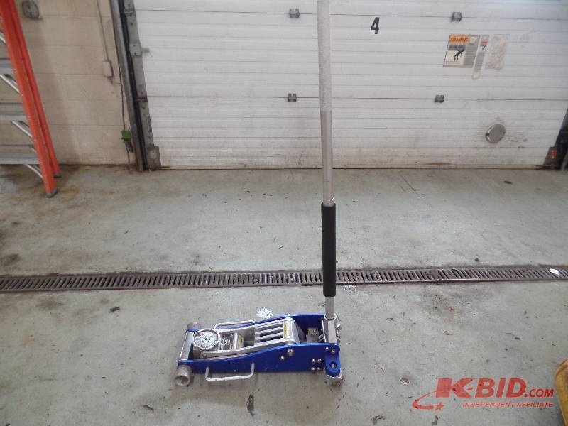 lot 42 image: Floor Jack