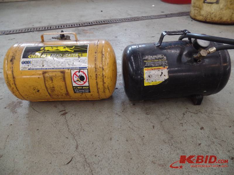lot 46 image: 2 Air Tanks