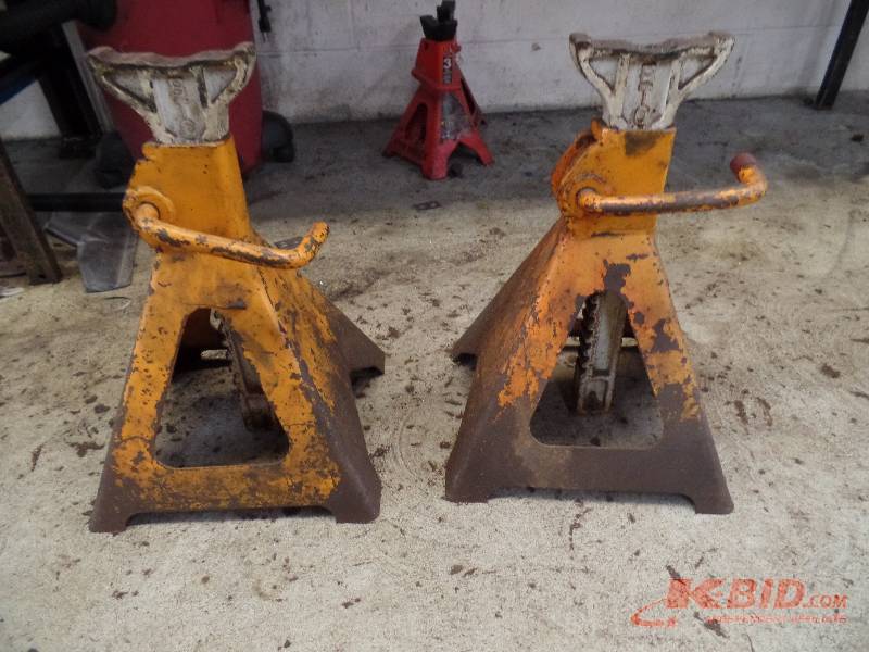 lot 62 image: Jack Stands