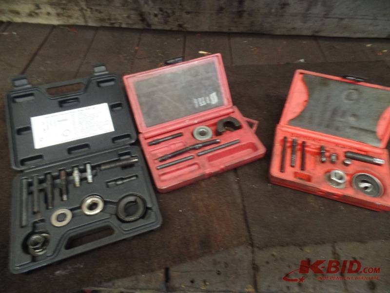 lot 71 image: 3 Puller Sets