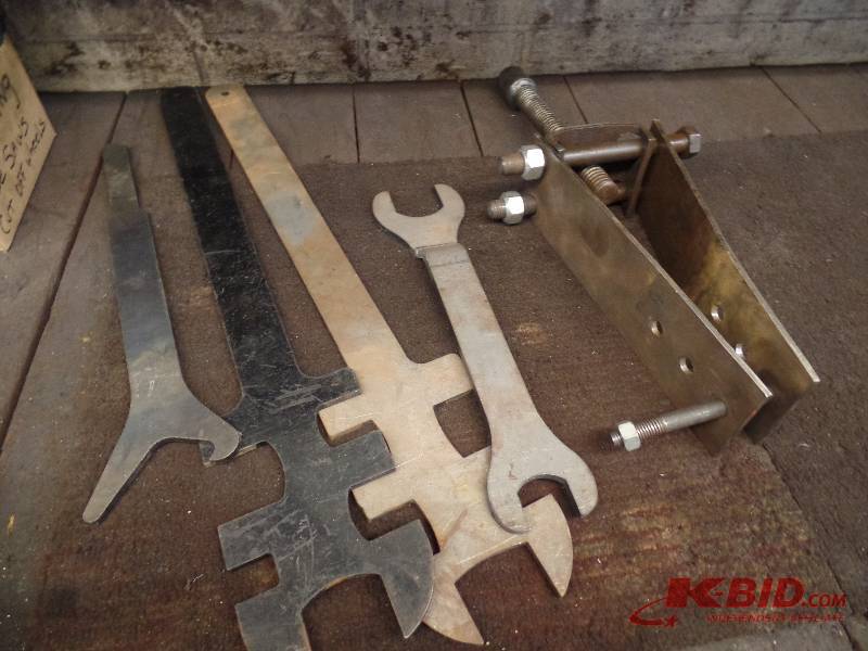 lot 84 image: Fan Clutch Tools