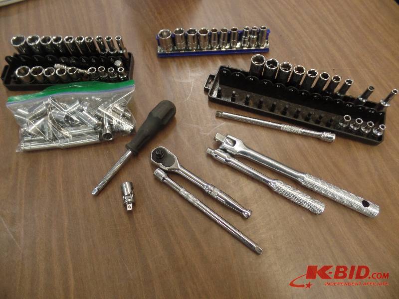 lot 139 image: 14 Socket Set