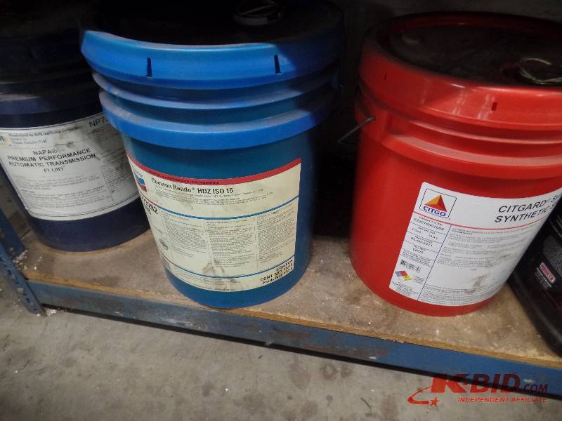 lot 165 image: Automotive Fluids