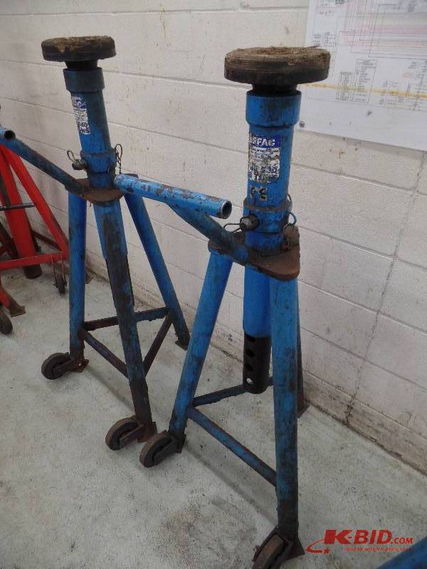 lot 28 image: Jack Stands