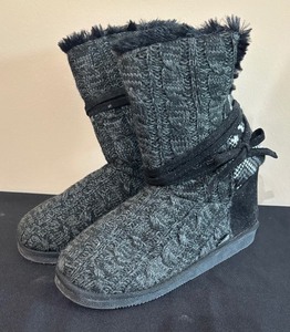 lot 171A image: Lukees Size 10 Knit Boots