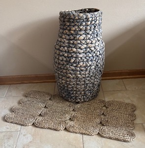 lot 101 image: Pretty Woven Basket and Table Runner