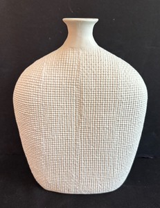 lot 76 image: Lovely White Textured Vase