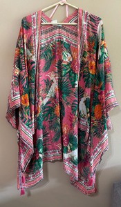 lot 79 image: Beautiful Nine West Cover Up