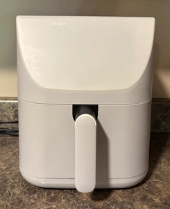 lot 84 image: CruxGG 6 Quart Air Fryer Model KZ-6018