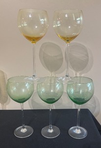 lot 39 image: Lovely Yellow and Green Stemware