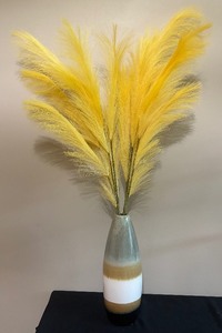 lot 40 image: Pretty Vase with Pampas Stems