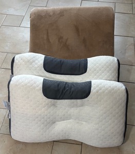 lot 112A image: Good Sleep Pillows and Brookstone Comfort Cushion