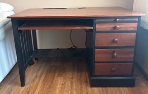 lot 5 image: Ethan Allen American Impressions Desk