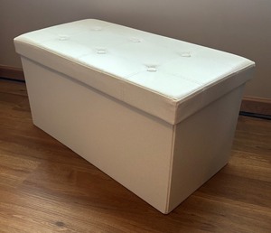 lot 113 image: Songmics Storage Bench